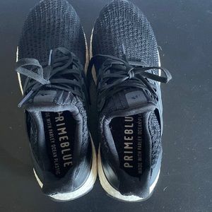 Black Adidas ultra boosts size 6.5